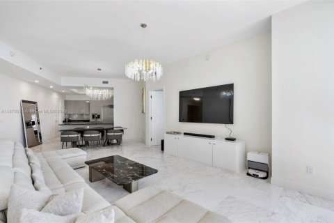 Condo in Sunny Isles Beach, Florida, 2 bedrooms  № 1947324 - photo 2