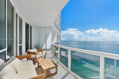 Condo in Sunny Isles Beach, Florida, 2 bedrooms  № 1947324 - photo 29
