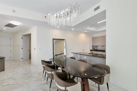 Condo in Sunny Isles Beach, Florida, 2 bedrooms  № 1947324 - photo 9