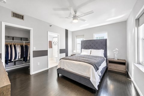 Condo in Miami Beach, Florida, 2 bedrooms № 2432292 - photo 12