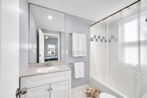 Condo in Miami Beach, Florida, 2 bedrooms № 2432292 - photo 14