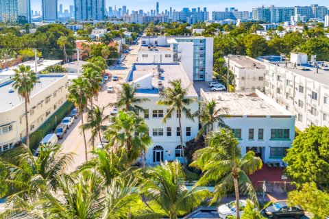 Condo in Miami Beach, Florida, 2 bedrooms № 2432292 - photo 18