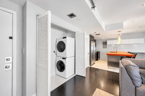 Condo in Miami Beach, Florida, 2 bedrooms № 2432292 - photo 8
