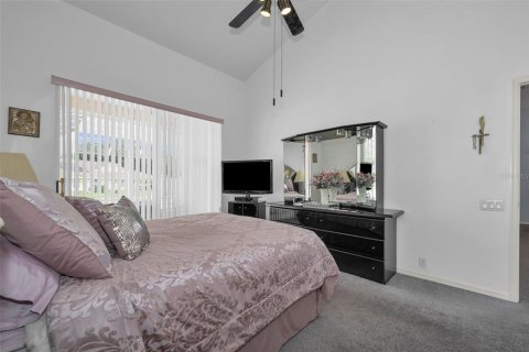 House in New Port Richey, Florida 4 bedrooms, 214.42 sq.m. № 2217543 - photo 14
