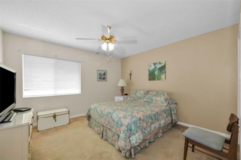 House in New Port Richey, Florida 4 bedrooms, 214.42 sq.m. № 2217543 - photo 22