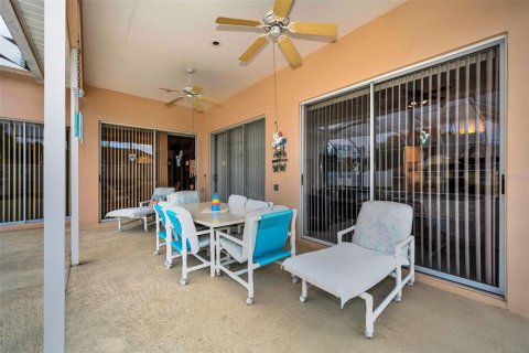 House in New Port Richey, Florida 4 bedrooms, 214.42 sq.m. № 2217543 - photo 25