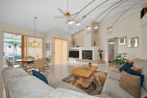 House in New Port Richey, Florida 4 bedrooms, 214.42 sq.m. № 2217543 - photo 2