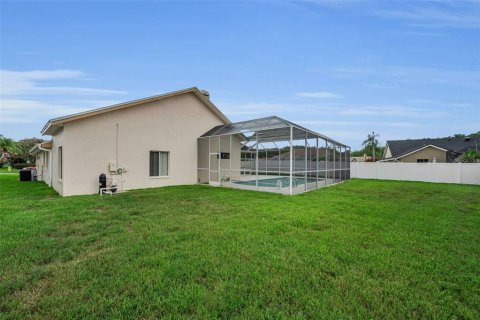 House in New Port Richey, Florida 4 bedrooms, 214.42 sq.m. № 2217543 - photo 29