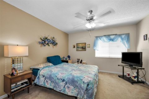 House in New Port Richey, Florida 4 bedrooms, 214.42 sq.m. № 2217543 - photo 21
