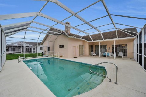 House in New Port Richey, Florida 4 bedrooms, 214.42 sq.m. № 2217543 - photo 5