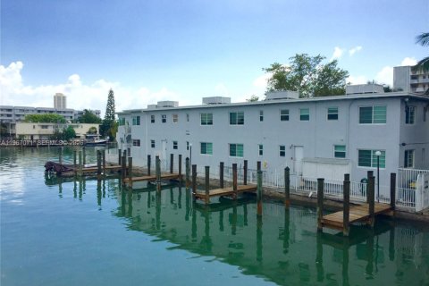 Снять в аренду кондоминиум в Майами-Бич, Флорида 1 спальня, 51м2, № 2029655 - фото 16