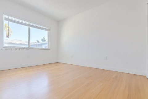 Снять в аренду кондоминиум в Майами-Бич, Флорида 1 спальня, 51м2, № 2029655 - фото 8