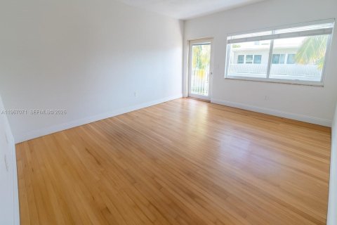 Снять в аренду кондоминиум в Майами-Бич, Флорида 1 спальня, 51м2, № 2029655 - фото 4