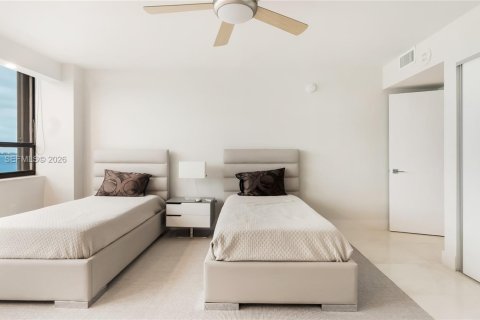 Condo in Miami, Florida, 2 bedrooms  № 2009624 - photo 29