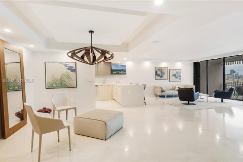 Condo in Miami, Florida, 2 bedrooms  № 2009624 - photo 8