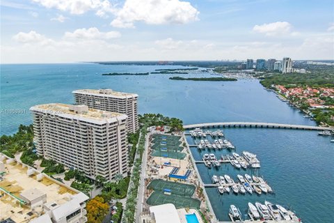 Condo in Miami, Florida, 2 bedrooms  № 2009624 - photo 5