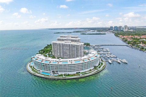 Condo in Miami, Florida, 2 bedrooms № 2009624