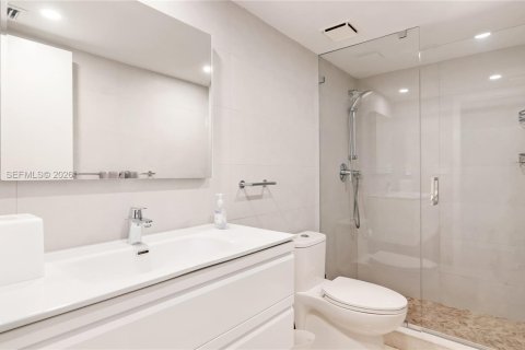 Condo in Miami, Florida, 2 bedrooms  № 2009624 - photo 26