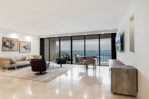 Condo in Miami, Florida, 2 bedrooms  № 2009624 - photo 10