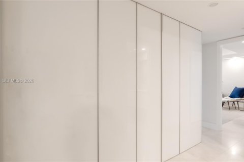 Condo in Miami, Florida, 2 bedrooms  № 2009624 - photo 24