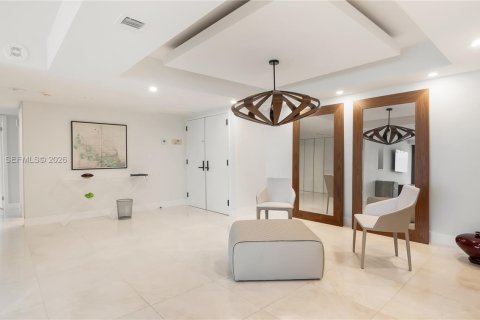 Condo in Miami, Florida, 2 bedrooms  № 2009624 - photo 9