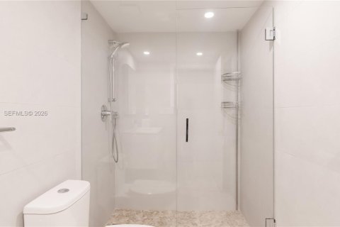 Condo in Miami, Florida, 2 bedrooms  № 2009624 - photo 27