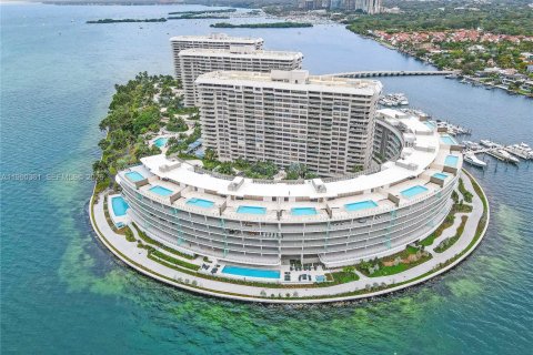 Condo in Miami, Florida, 2 bedrooms  № 2009624 - photo 3