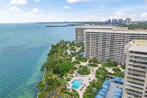 Condo in Miami, Florida, 2 bedrooms  № 2009624 - photo 6