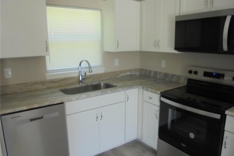 Apartamento en alquiler en Ocklawaha, Florida, 3 dormitorios, 92.9 m2 № 1724791 - foto 8
