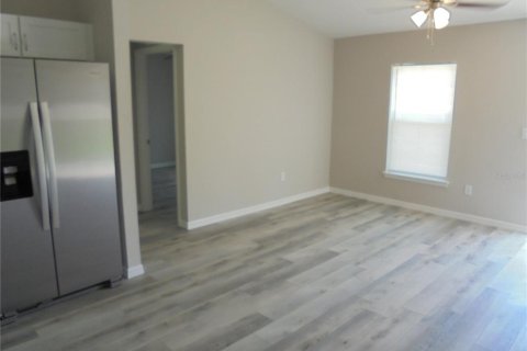 Apartamento en alquiler en Ocklawaha, Florida, 3 dormitorios, 92.9 m2 № 1724791 - foto 7