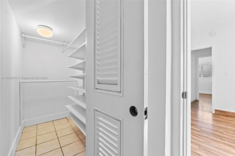 Купить виллу или дом в Ки-Бискейн, Флорида 3 спальни, 121.89м2, № 2022392 - фото 26