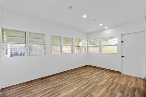 Купить виллу или дом в Ки-Бискейн, Флорида 3 спальни, 121.89м2, № 2022392 - фото 8