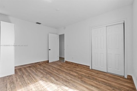 Купить виллу или дом в Ки-Бискейн, Флорида 3 спальни, 121.89м2, № 2022392 - фото 17