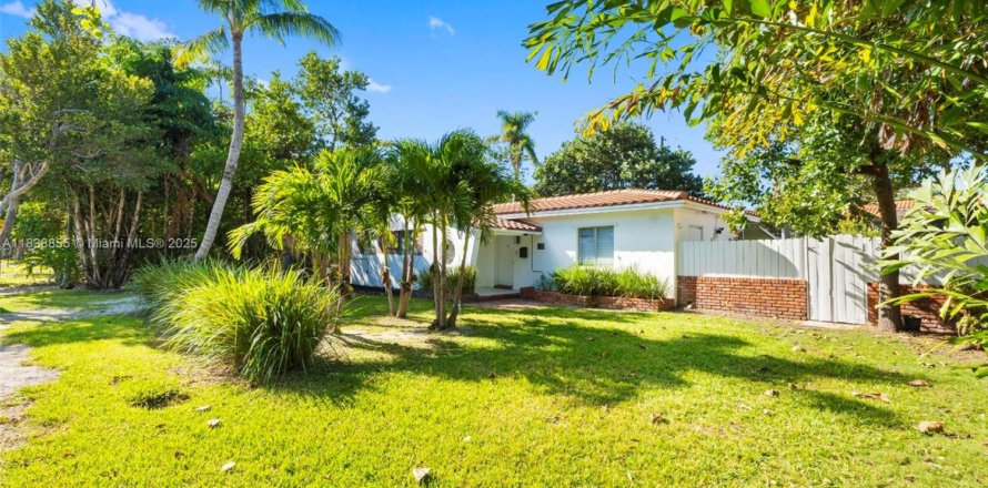 Дом в Ки-Бискейн, Флорида 3 спальни, 121.89м2 № 2022392