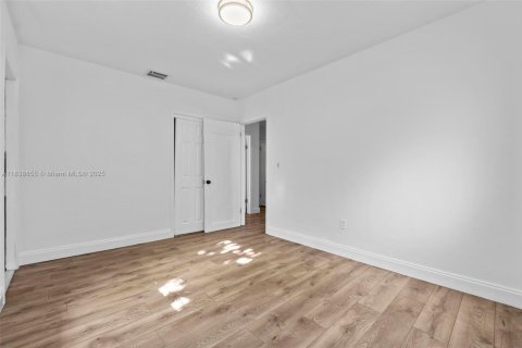 Купить виллу или дом в Ки-Бискейн, Флорида 3 спальни, 121.89м2, № 2022392 - фото 28