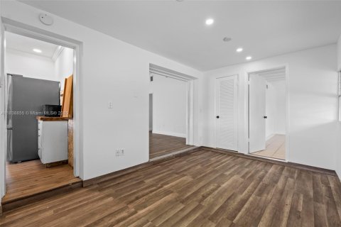 Купить виллу или дом в Ки-Бискейн, Флорида 3 спальни, 121.89м2, № 2022392 - фото 9