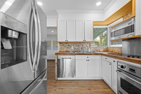 Купить виллу или дом в Ки-Бискейн, Флорида 3 спальни, 121.89м2, № 2022392 - фото 5