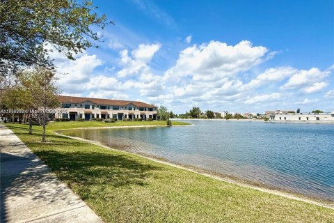 Adosado en venta en Pompano Beach, Florida, 3 dormitorios, 142.88 m2 № 1887524 - foto 18