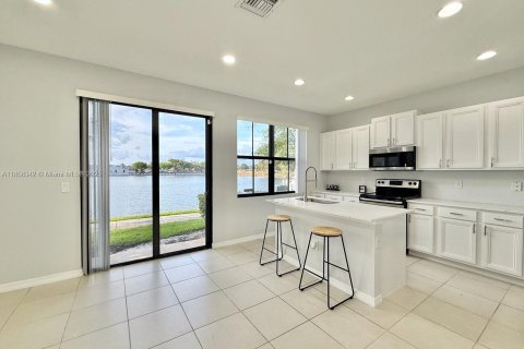 Adosado en venta en Pompano Beach, Florida, 3 dormitorios, 142.88 m2 № 1887524 - foto 6