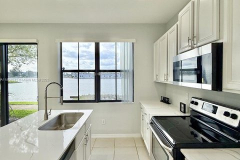 Adosado en venta en Pompano Beach, Florida, 3 dormitorios, 142.88 m2 № 1887524 - foto 7