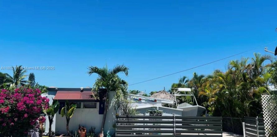 Casa en Key Largo, Florida 3 dormitorios, 80.27 m2 № 1875673