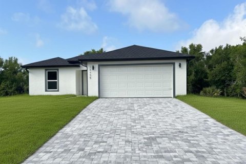 House in Port Charlotte, Florida 3 bedrooms, 117.99 sq.m. № 2118338