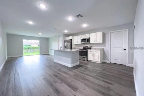 Casa en venta en Port Charlotte, Florida, 3 dormitorios, 117.99 m2 № 2118338 - foto 2