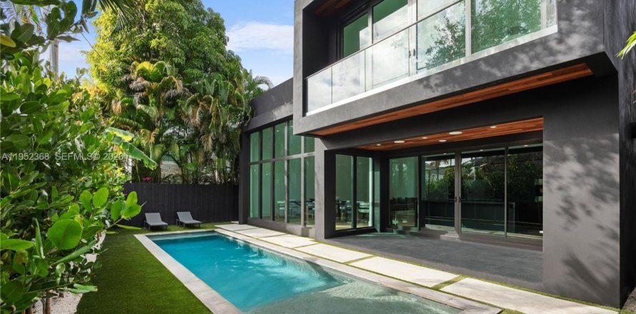 Villa ou maison à Miami, Floride 5 chambres, 266.63 m2 № 2054885