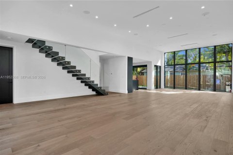 Villa ou maison à vendre à Miami, Floride: 5 chambres, 266.63 m2 № 2054885 - photo 9