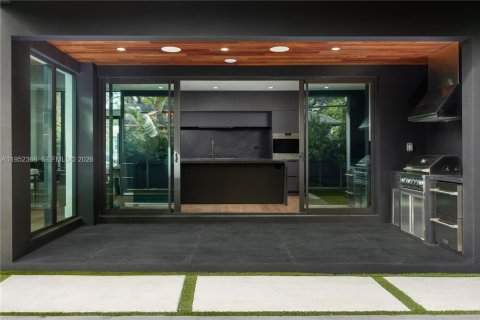 Villa ou maison à vendre à Miami, Floride: 5 chambres, 266.63 m2 № 2054885 - photo 15