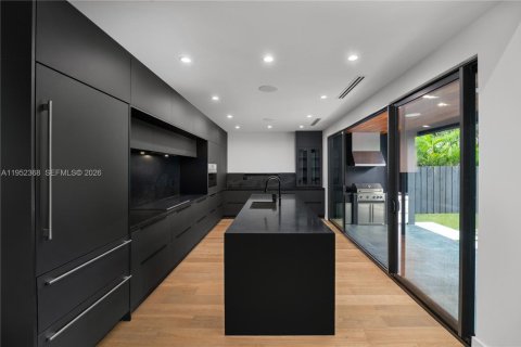Villa ou maison à vendre à Miami, Floride: 5 chambres, 266.63 m2 № 2054885 - photo 10
