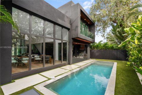 Villa ou maison à vendre à Miami, Floride: 5 chambres, 266.63 m2 № 2054885 - photo 3