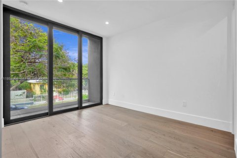 Villa ou maison à vendre à Miami, Floride: 5 chambres, 266.63 m2 № 2054885 - photo 27