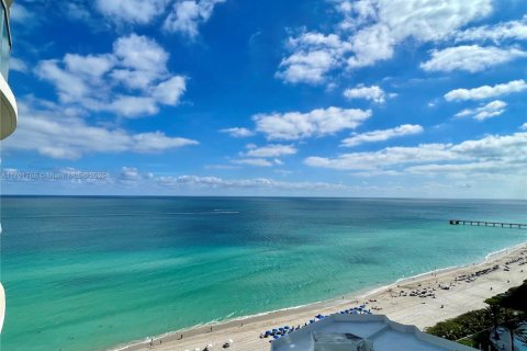 Hôtel, hôtellerie à vendre à Sunny Isles Beach, Floride: 2 chambres, 93.55 m2 № 1730904 - photo 1